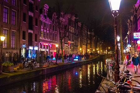 Amsterdam-by-night.jpg